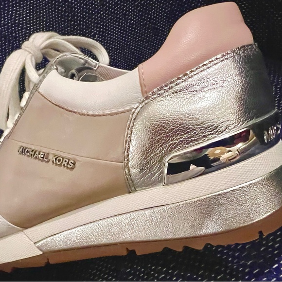 MICHAEL KORS Leather metallic sneakers. 🩷🩶🤍 - Picture 7 of 10